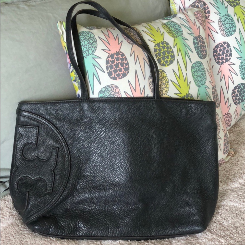 ✨REPOST ✨Tory Burch All T Tote